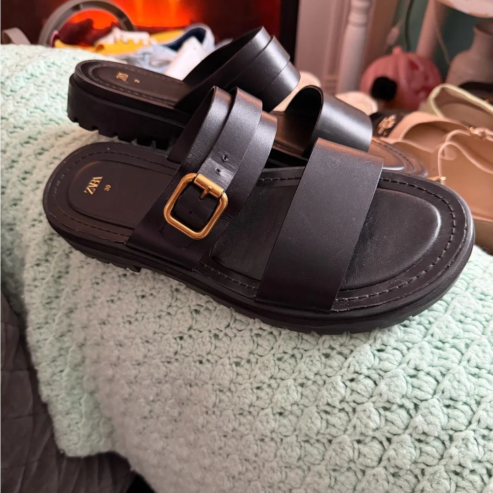 Zara Black Slides with Gold Accent - Picture 3 of 7